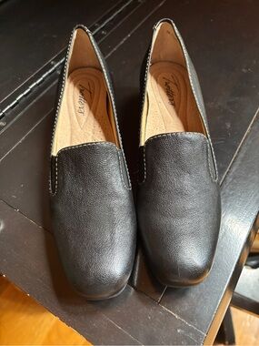 Trotters Reagan Black Leather Slip-On Flats